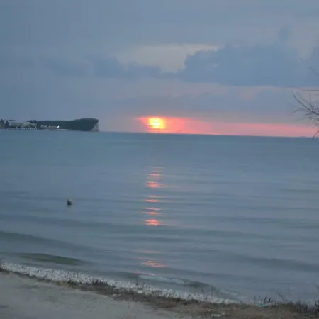 Acharavi, Next To The