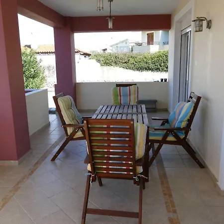 וילה Acharavi, Next To The